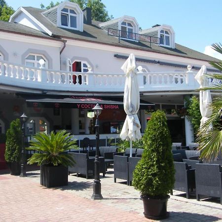 Y Hostel Balatonlelle Exterior foto
